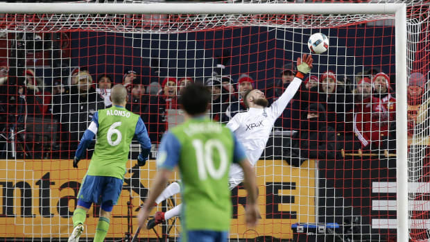 stefan-frei-save-mls-cup-seattle-sounders.jpg